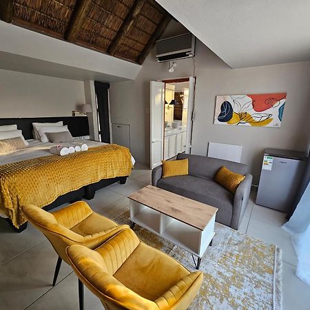 Bettie'S Luxury Lodge Kroonstad Esterno foto