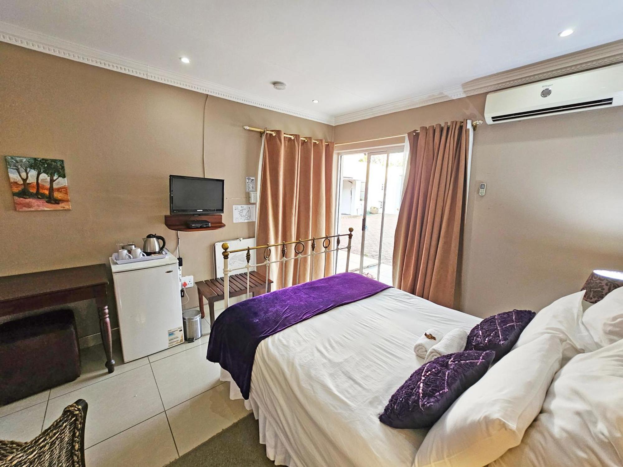 Bettie'S Luxury Lodge Kroonstad Esterno foto