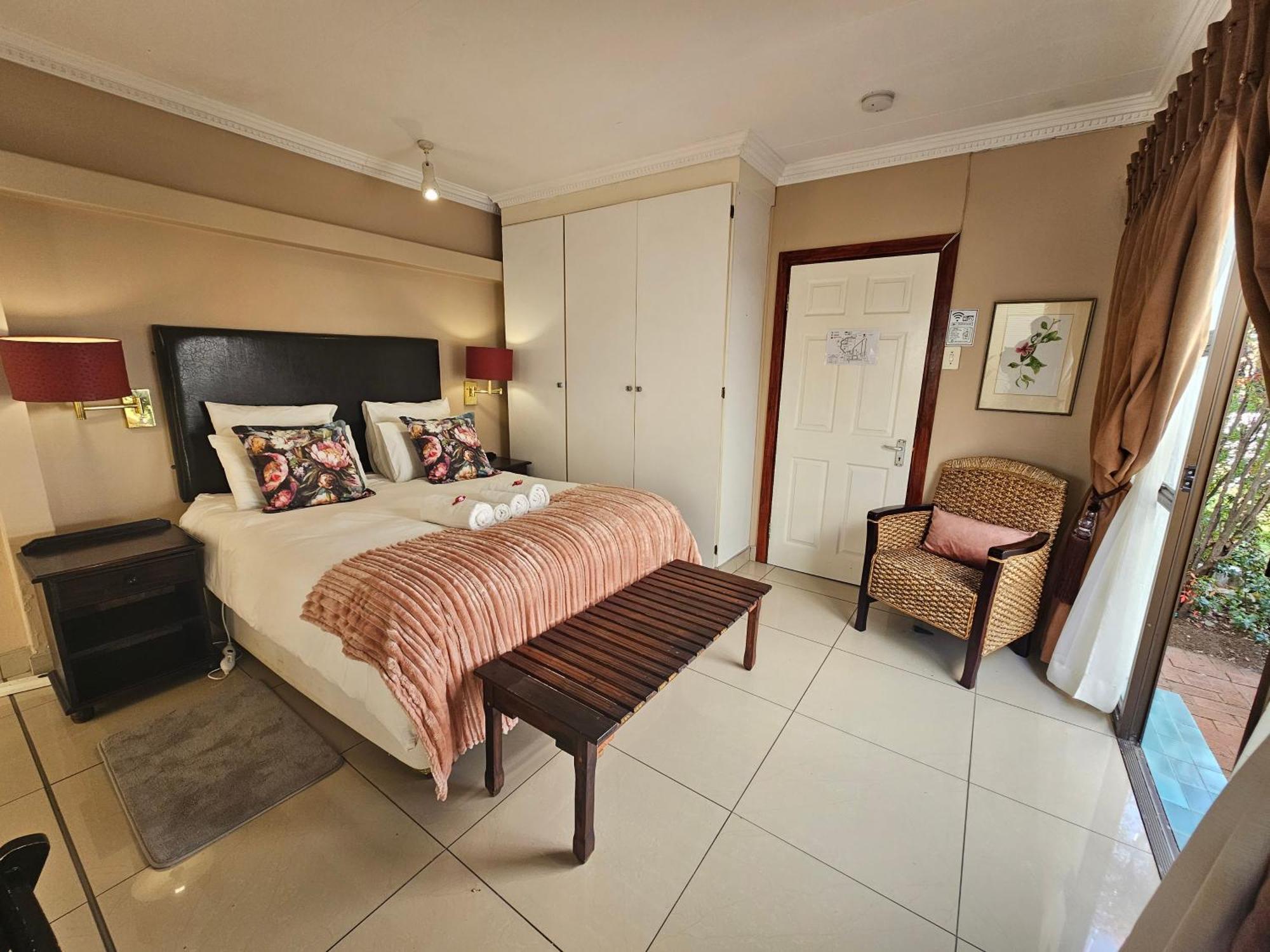 Bettie'S Luxury Lodge Kroonstad Esterno foto