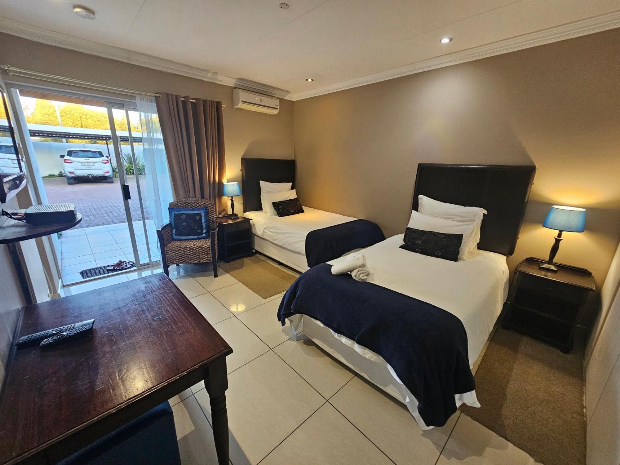 Bettie'S Luxury Lodge Kroonstad Esterno foto