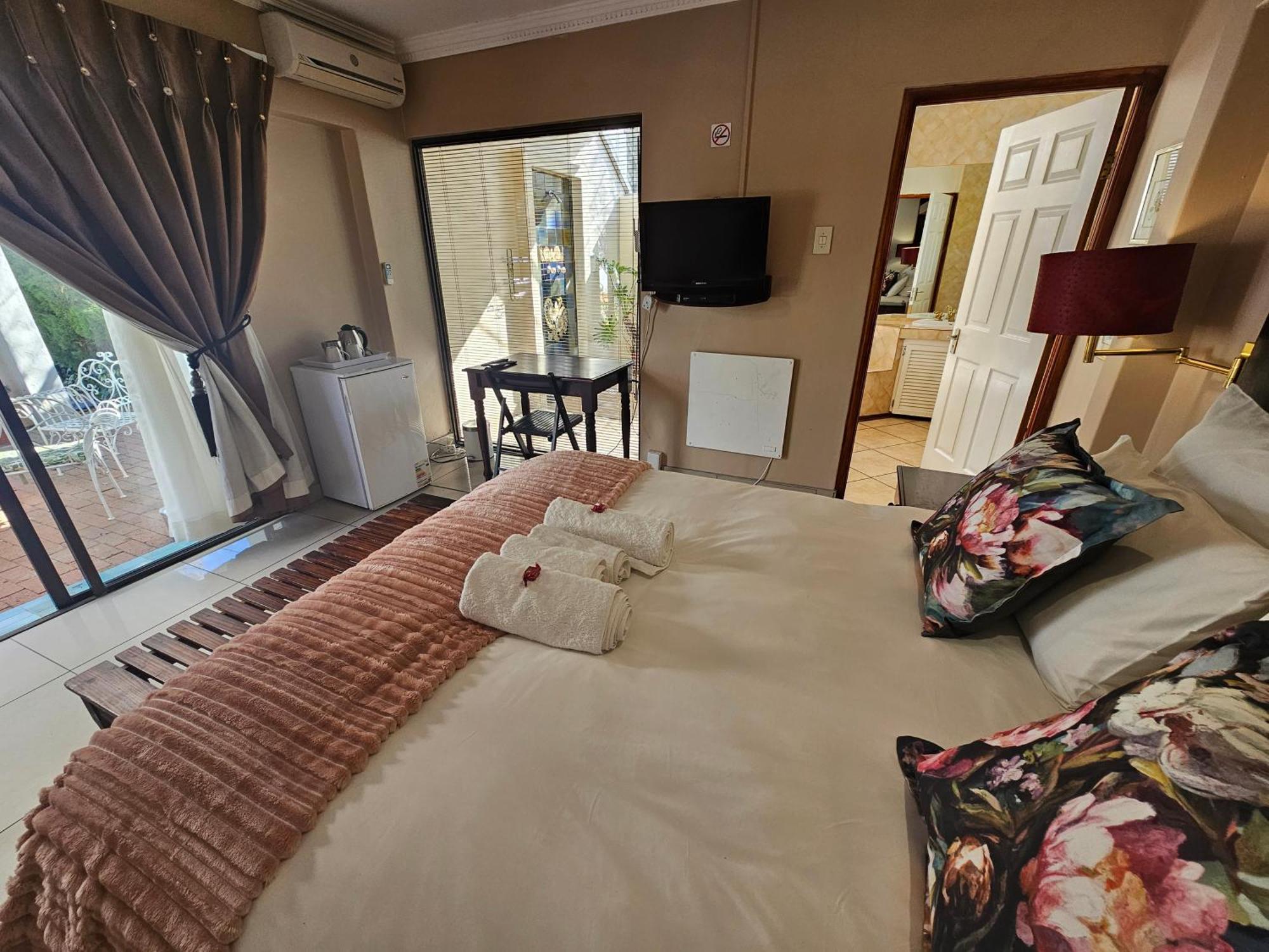 Bettie'S Luxury Lodge Kroonstad Esterno foto