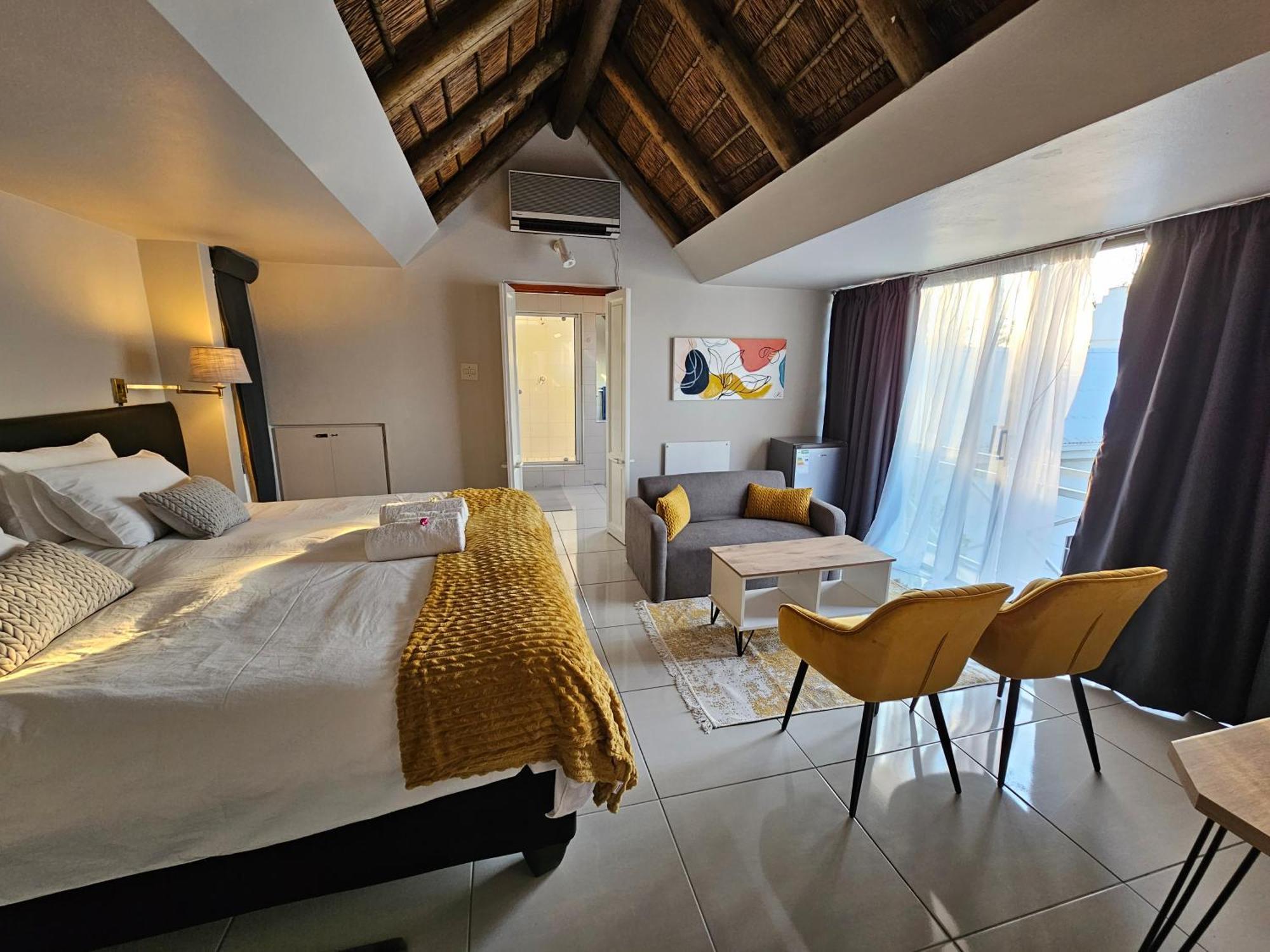 Bettie'S Luxury Lodge Kroonstad Esterno foto