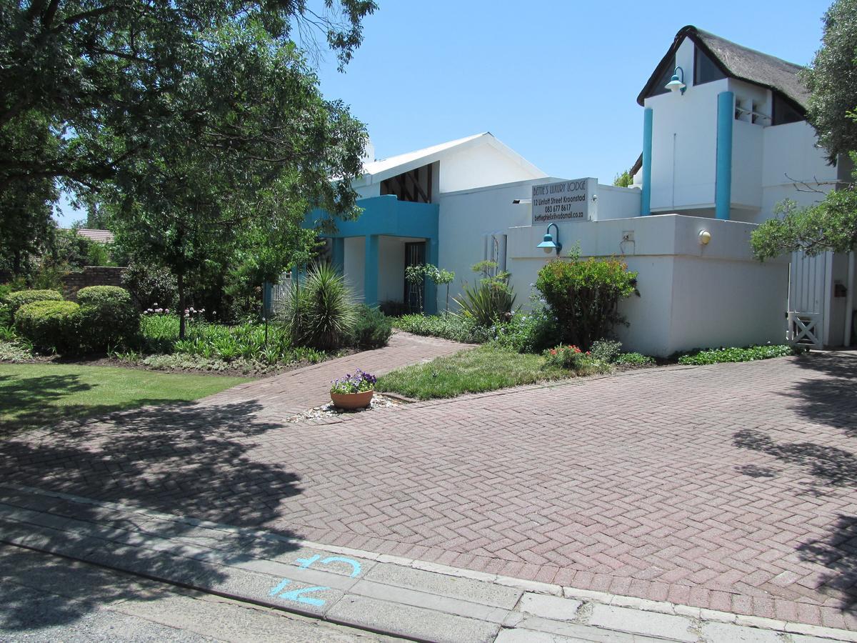Bettie'S Luxury Lodge Kroonstad Esterno foto